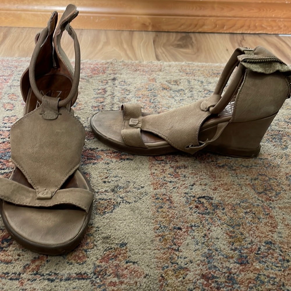 Wedge sandals